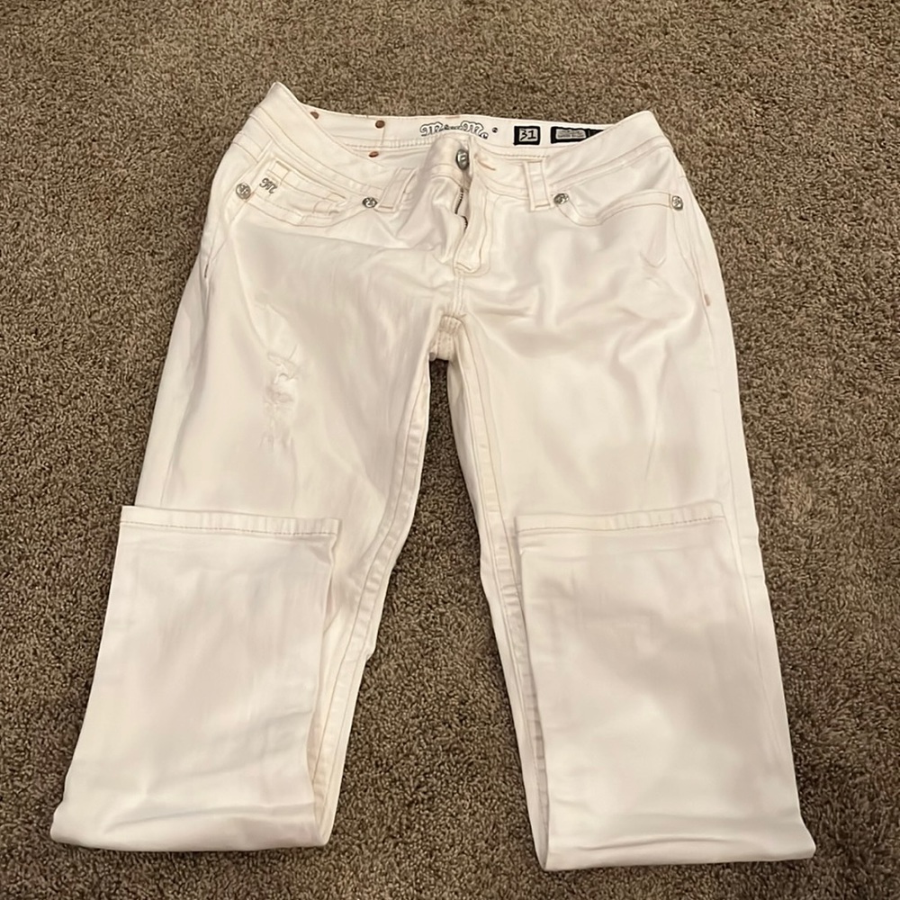 While capri Miss Me Jeans